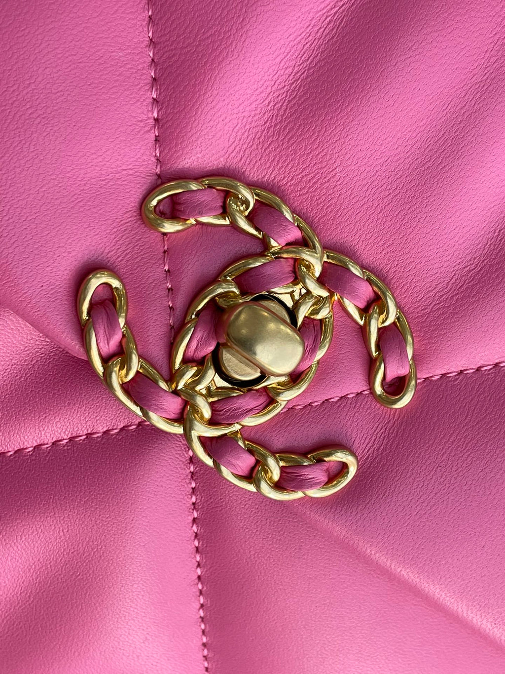 19 フラップバッグ 26 ピンク ラムスキン