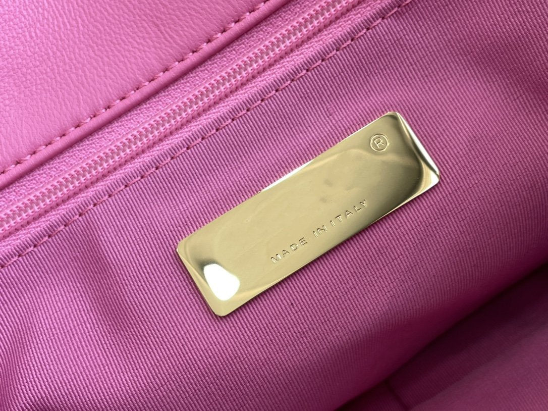 19 フラップバッグ 26 ピンク ラムスキン