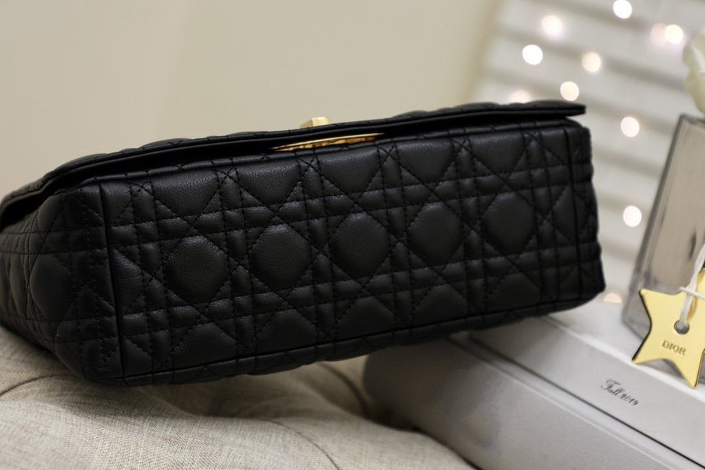 ラージ カロバッグ 28 ブラック サプル カナージュ カーフスキン