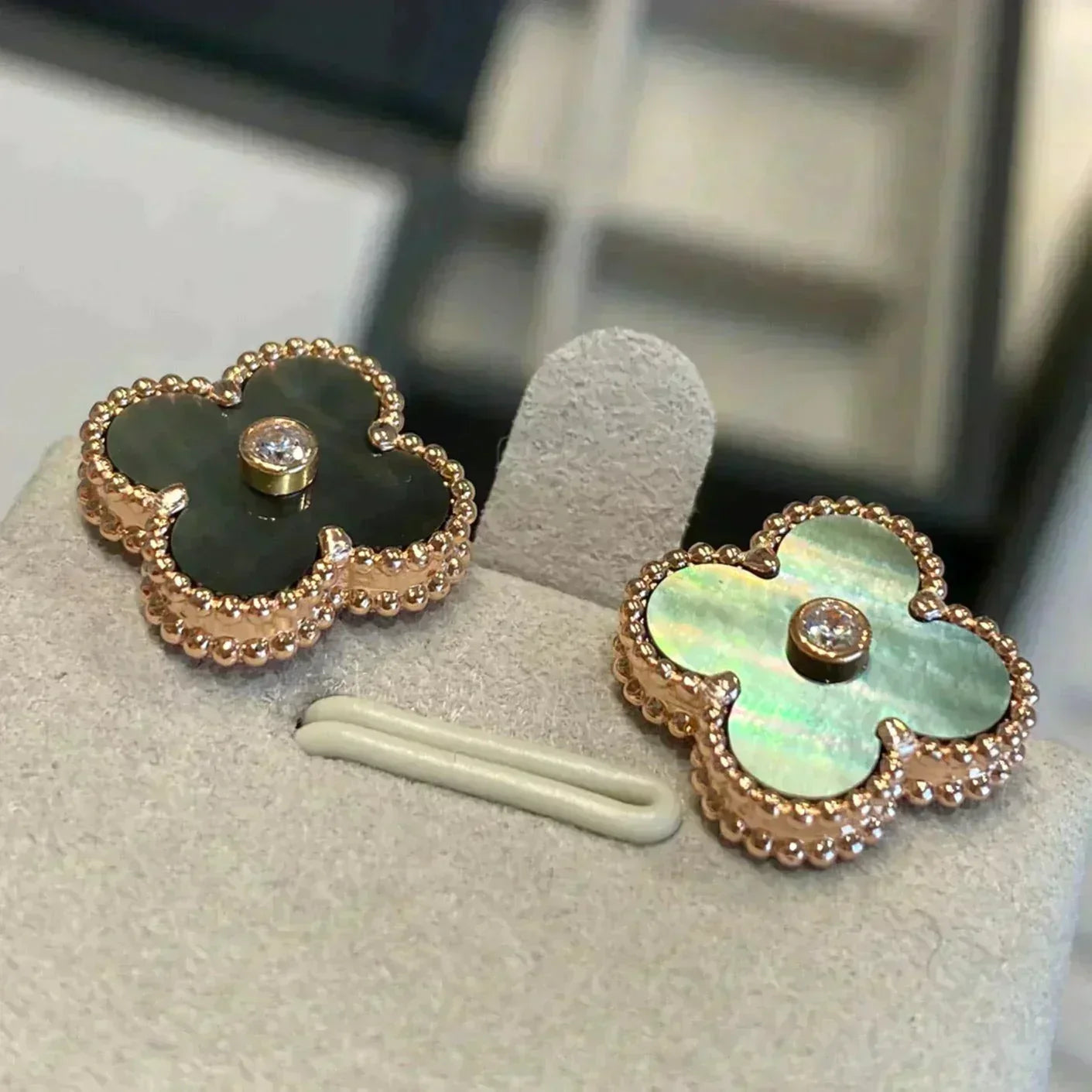 [⭐JeweliWhal]クローバー ミディアム 1モチーフ グレー モップ ダイヤモンド イヤリング