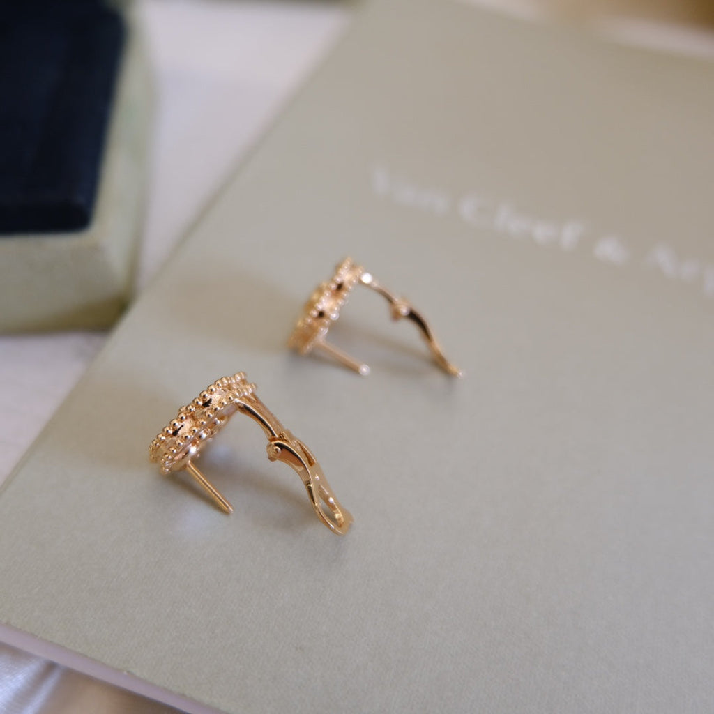 [⭐JeweliWhal]LUCKY PINK GOLD WHITE MOP EARRINGS
