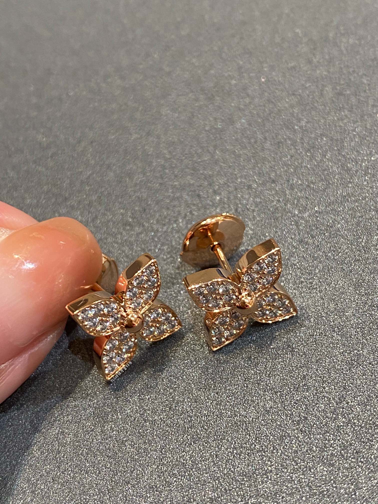 [⭐JeweliWhal]STAR DIAMOND EARRINGS