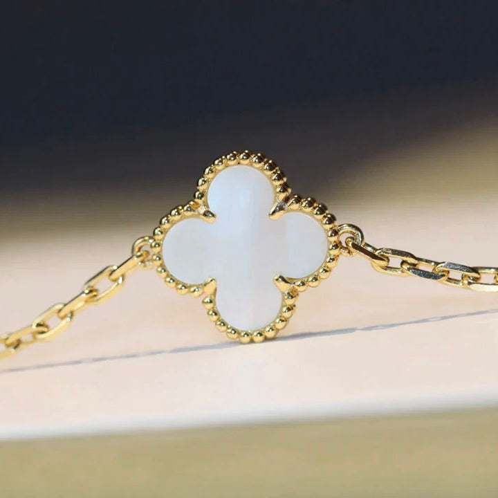 [⭐JeweliWhal]CLOVER 20 MOTIFS WHITE MOP NECKLACE