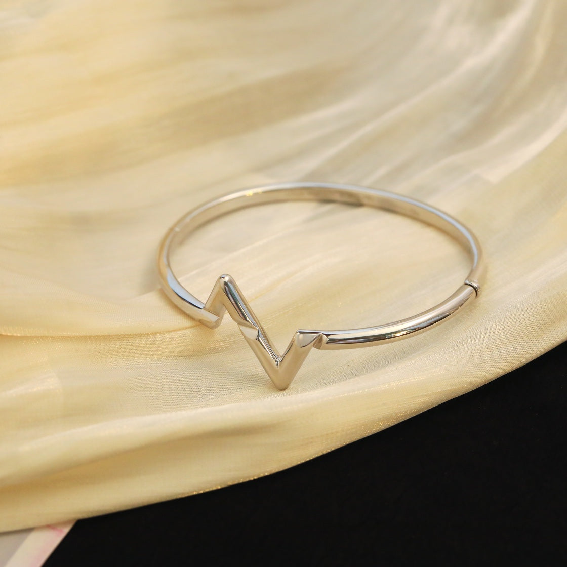 [⭐JeweliWhal]VOLTE アップサイトダウン ブレスレット