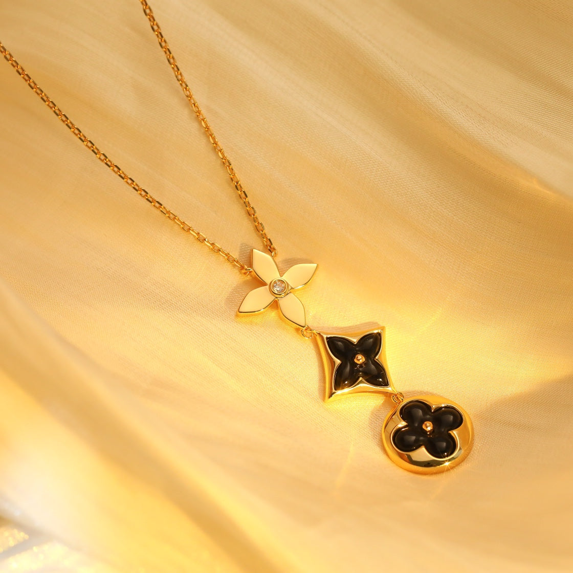 [⭐JeweliWhal]STAR AND SUN ONYX PINK GOLD NECKLACE
