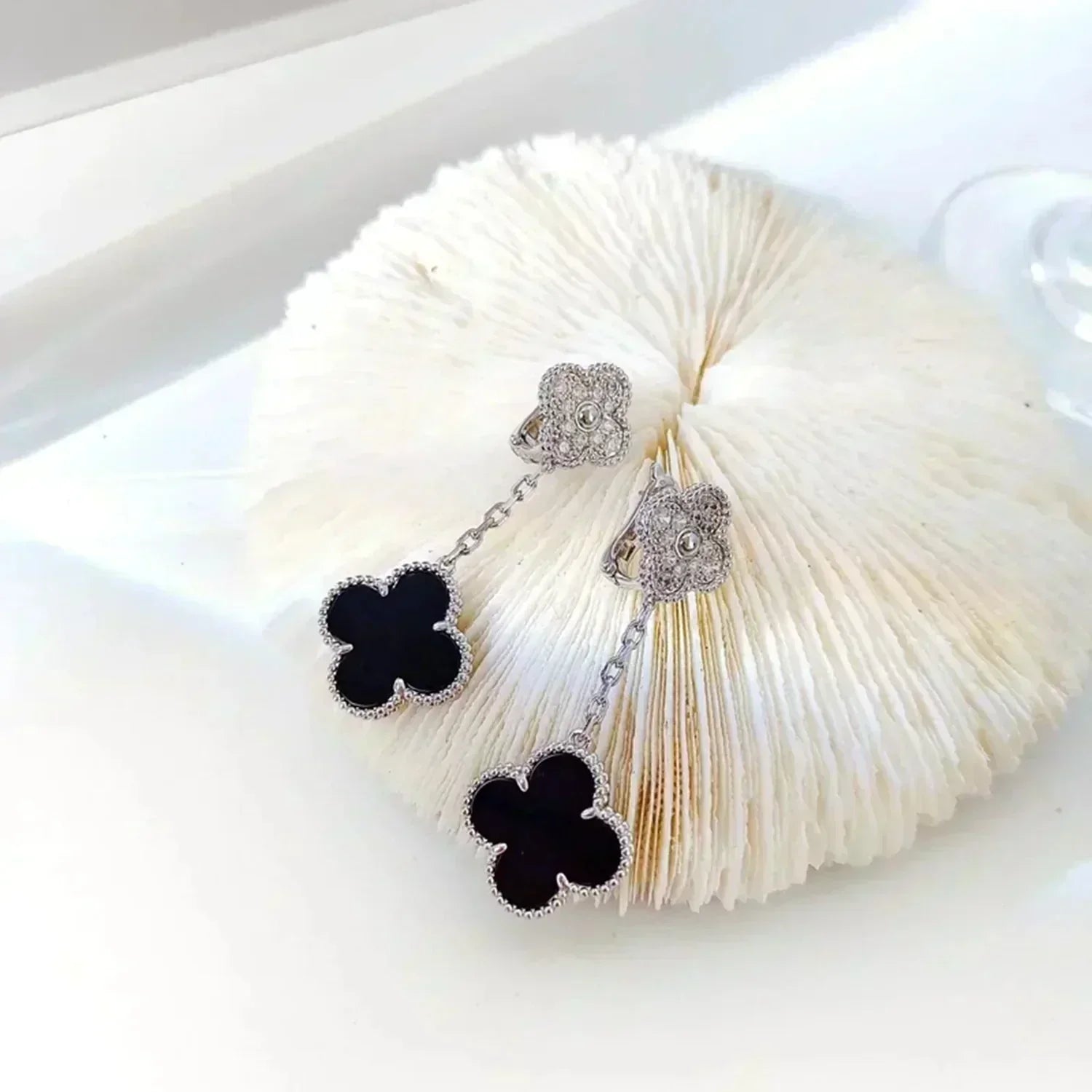 [⭐JeweliWhal]CLOVER 2 MOTIFS  DIAMOND ONYX EARRINGS SILVER