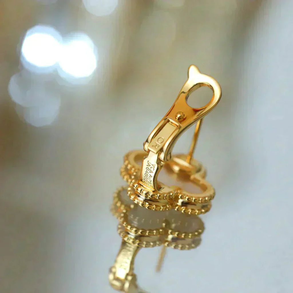 [⭐JeweliWhal]CLOVER MEDIUM 1 MOTIFS  WHITE MOP STUD EARRINGS