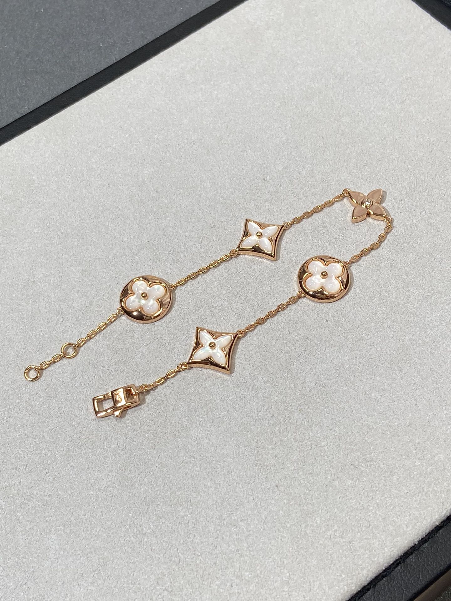 [⭐JeweliWhal]STAR AND SUN 5 MOTIF MOP PINK GOLD BRACELET