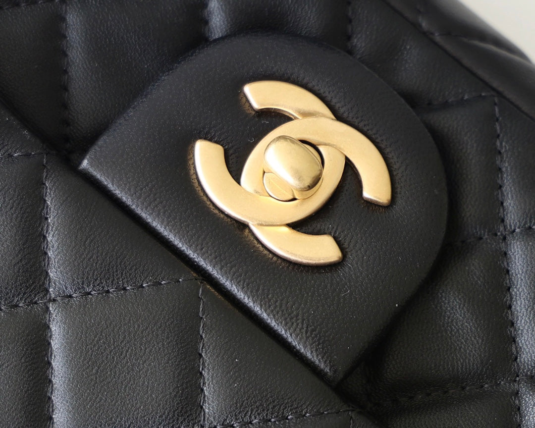 フラップバッグ 20cm ゴールド金具 ブラック ラムスキン