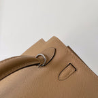 HM ケリー 25cm ベージュ エプソムレザー シルバー金具