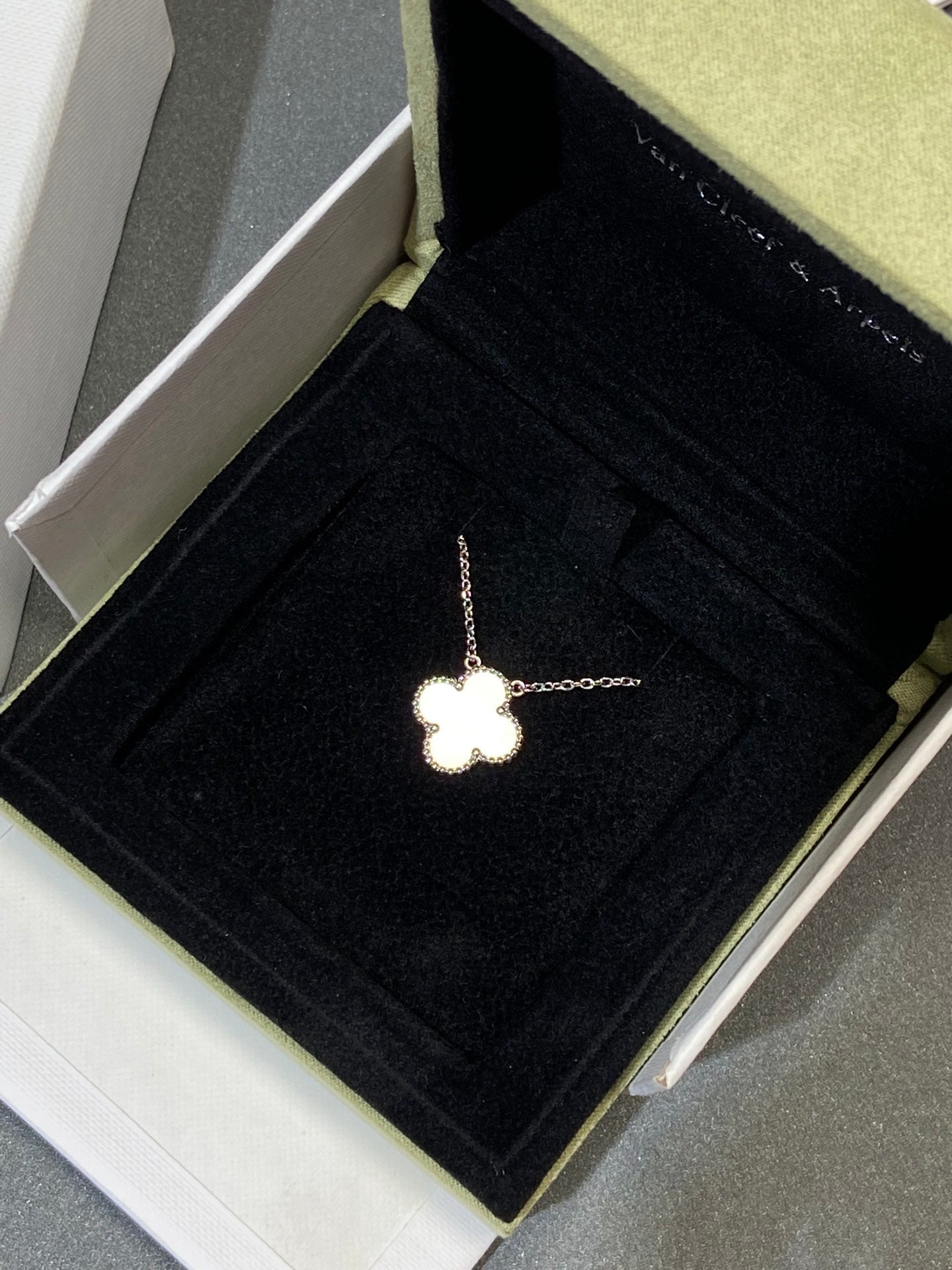 [⭐JeweliWhal]CLOVER MEDIUM SILVER WHITE MOP NECKLACE