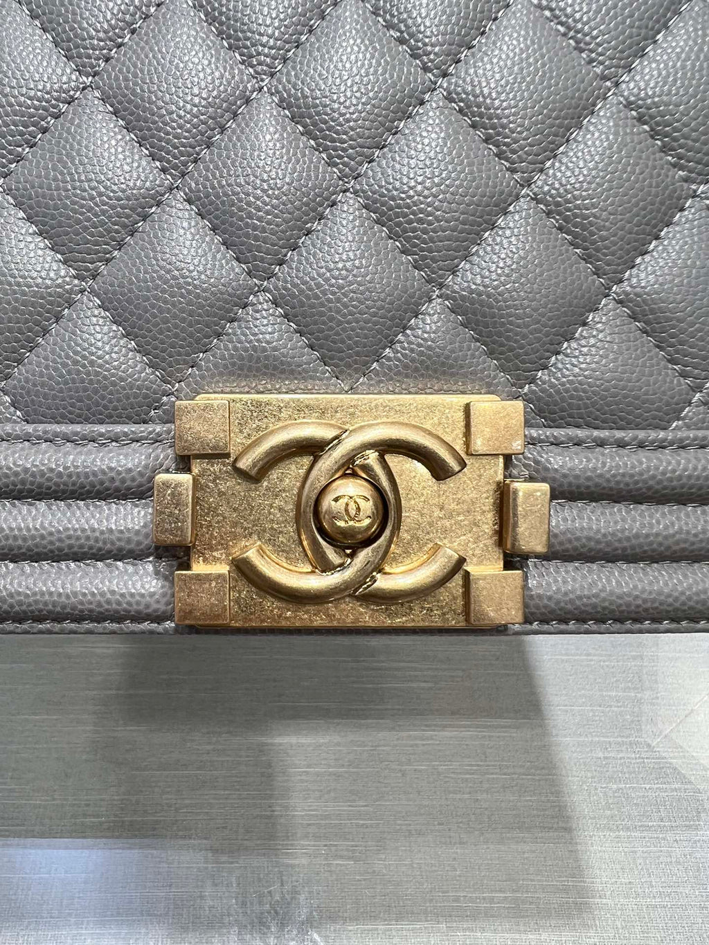 ボーイズバッグ ミディアム 25 グレー キャビア ゴールド金具