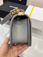 ボーイズバッグ ミディアム 25 グレー キャビア ゴールド金具