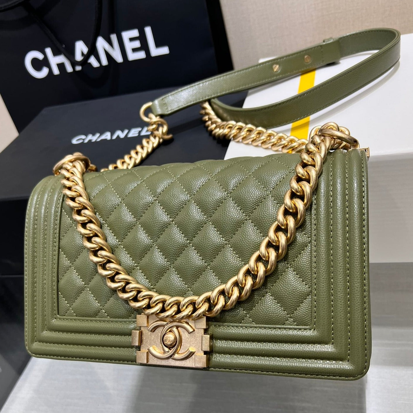 ボーイズバッグ ミディアム 25 カーキ キャビア ゴールド金具