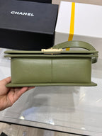 ボーイズバッグ ミディアム 25 カーキ キャビア ゴールド金具