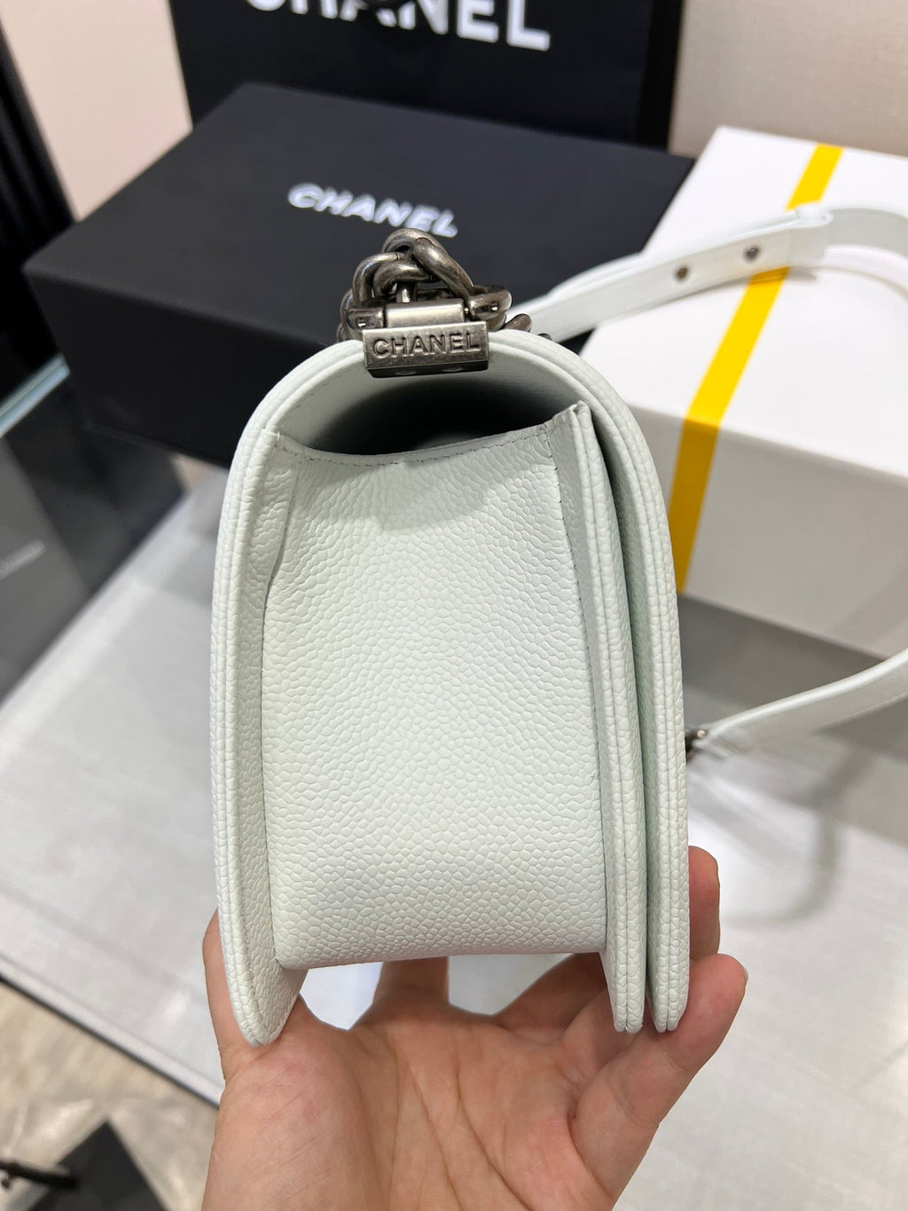 ボーイズバッグ ミディアム 25 ホワイトキャビア ルテニウムハードウェア