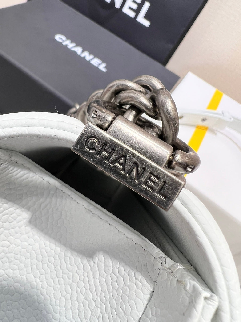 ボーイズバッグ ミディアム 25 ホワイトキャビア ルテニウムハードウェア