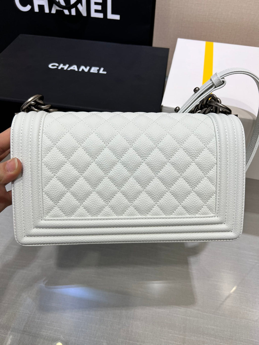 ボーイズバッグ ミディアム 25 ホワイトキャビア ルテニウムハードウェア