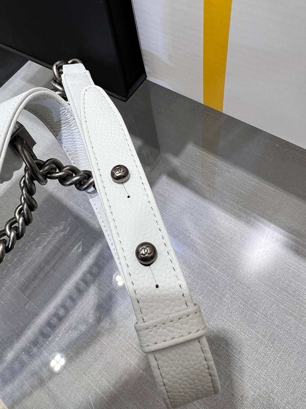 ボーイズバッグ ミディアム 25 ホワイトキャビア ルテニウムハードウェア