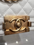 ボーイズバッグ ミディアム 25 ホワイトキャビア ゴールド金具