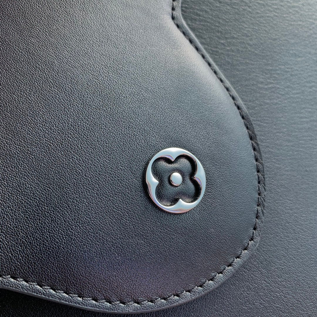 カプシーヌ MM 31 ブラック トリヨン シルバーハードウェア