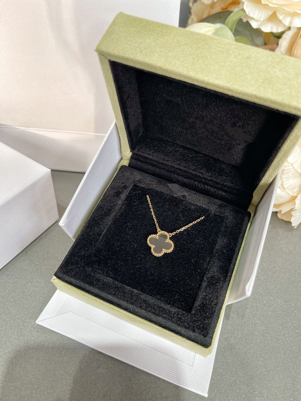 [⭐JeweliWhal]CLOVER ROCK CRYSTAL ROSE GOLD NECKLACE