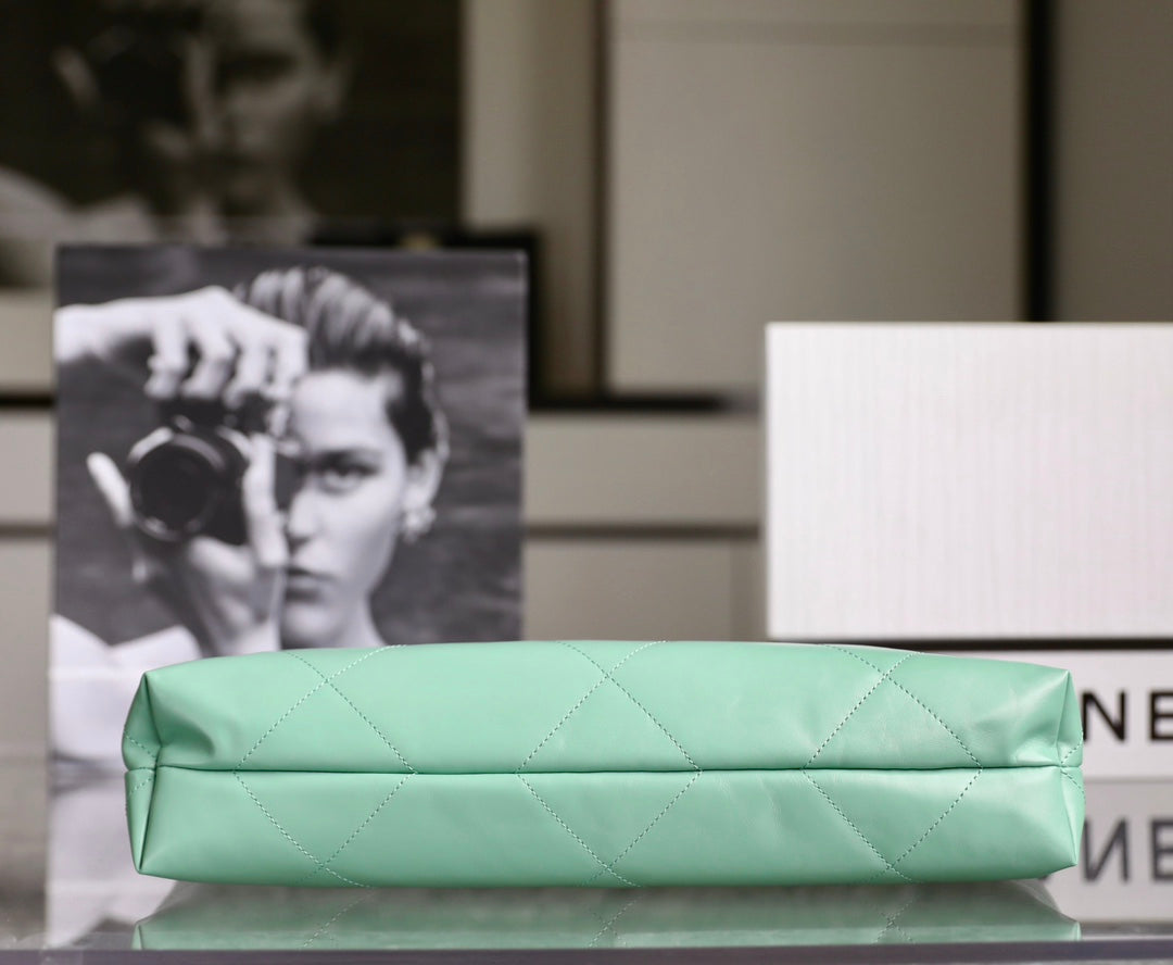 CC 22 アンティバ ホーボーバッグ ライトグリーン 39cm 