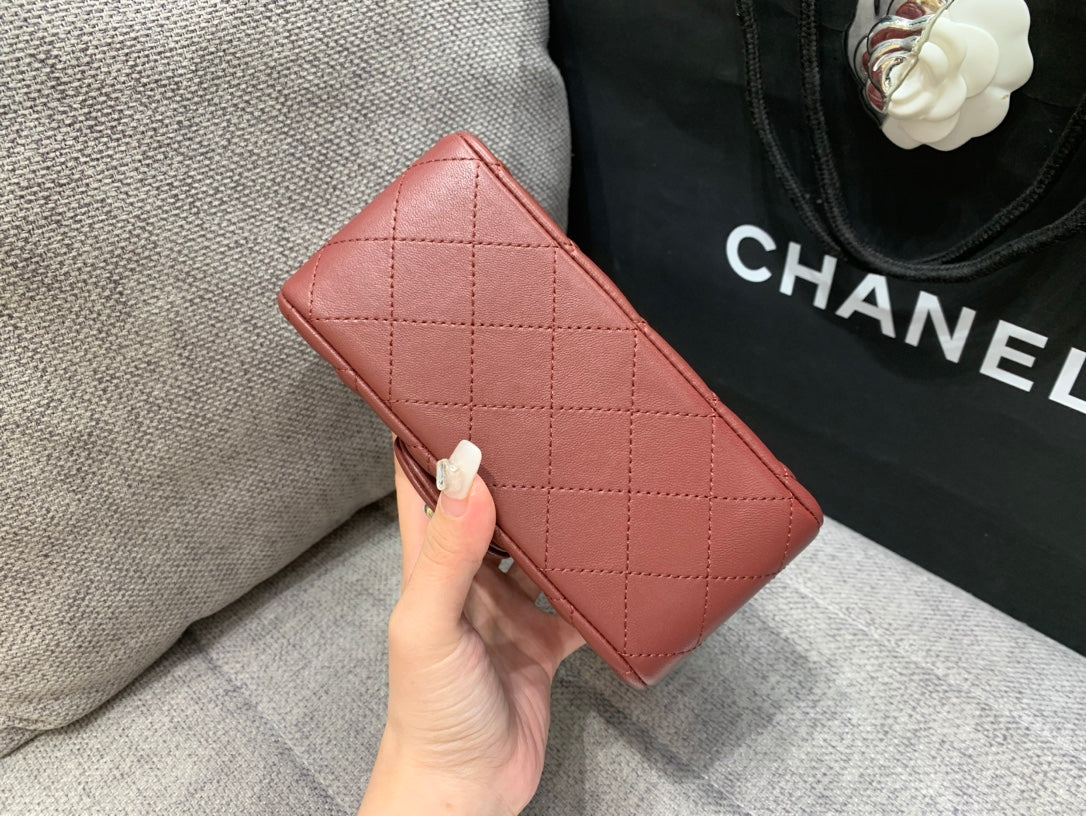 ミニスクエアフラップバッグ 17cm バーガンディ ラムスキン シルバー金具