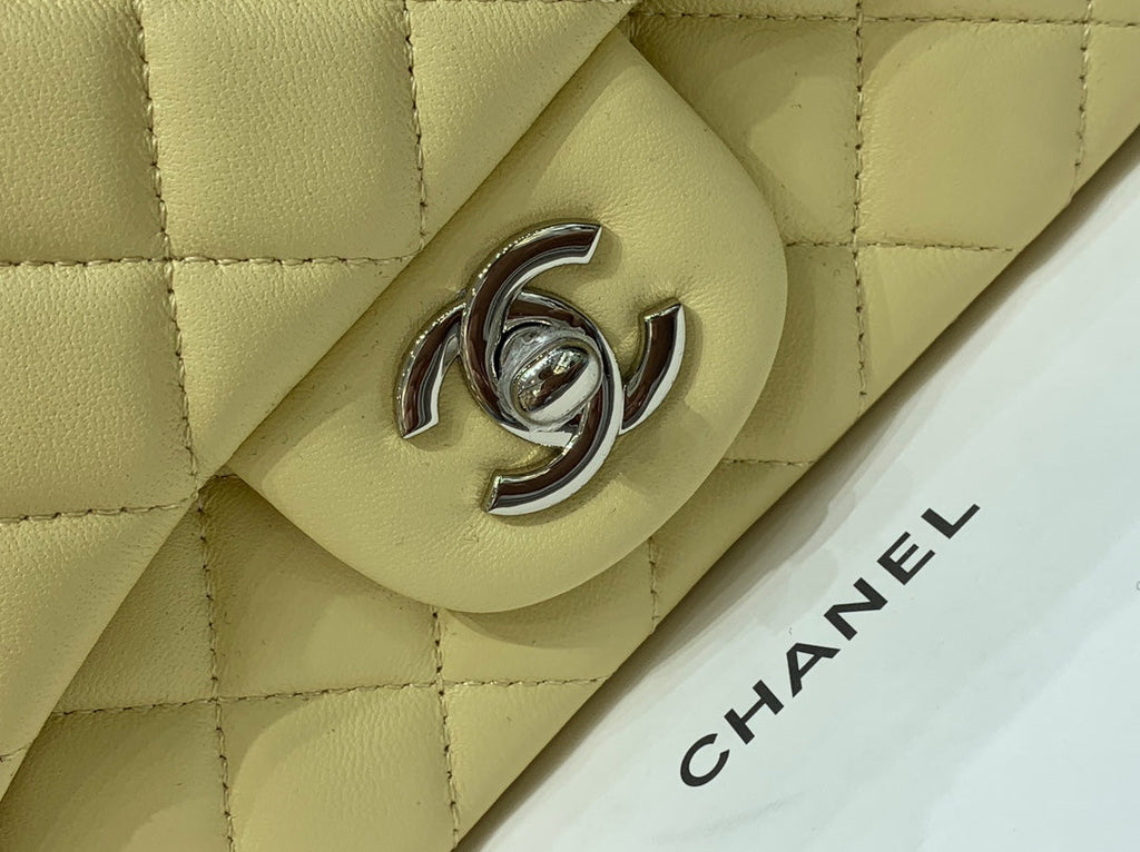 ミニスクエアフラップバッグ 17cm イエローラムスキン シルバー金具