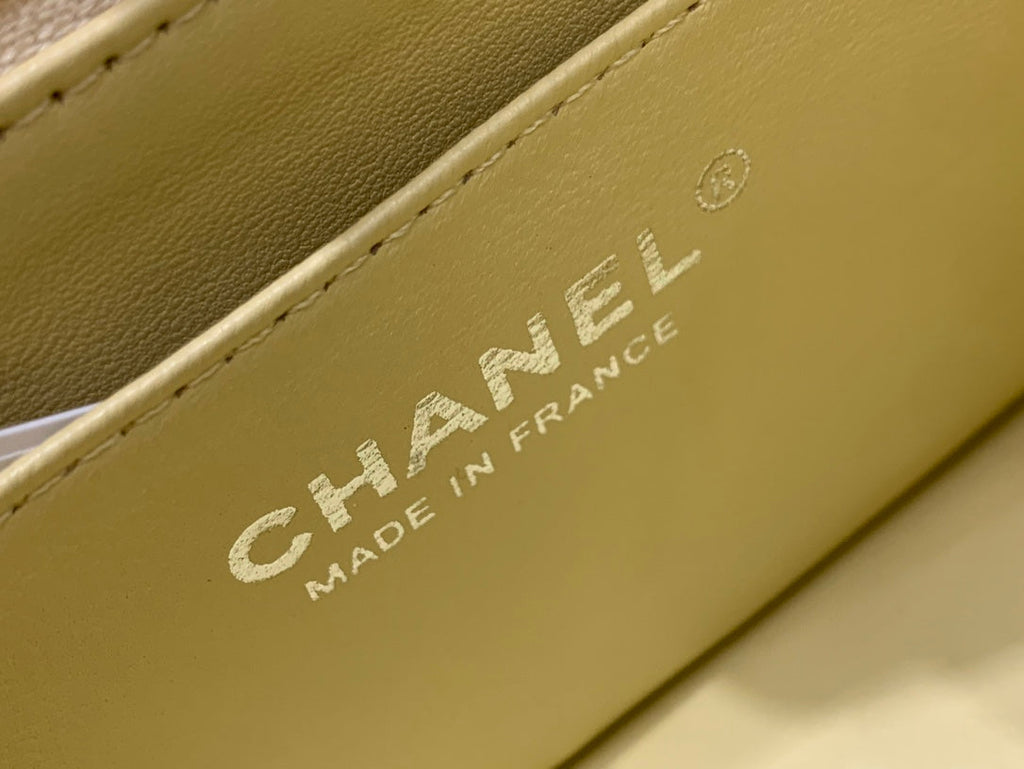 ミニスクエアフラップバッグ 17cm イエローラムスキン シルバー金具