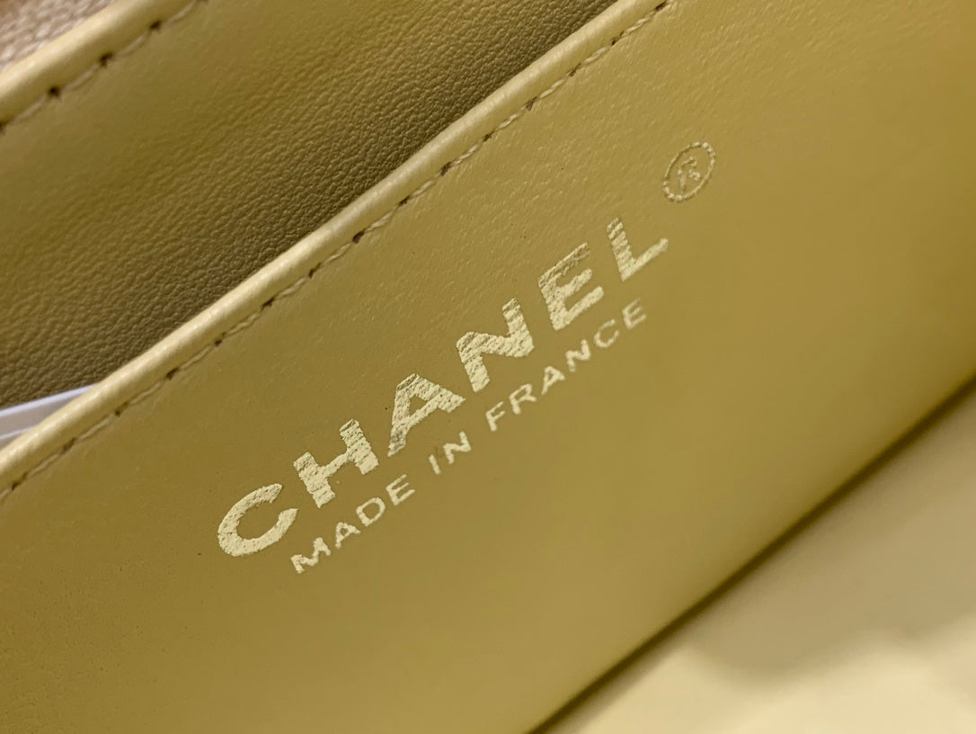 ミニスクエアフラップバッグ 17cm イエローラムスキン シルバー金具