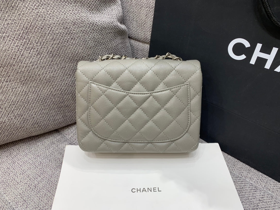 ミニスクエアフラップバッグ 17cm グレーキャビアシルバー金具