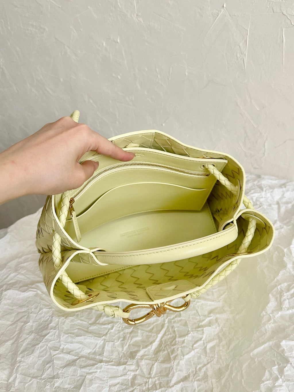 BV スモール アンダモ 25cm ライトイエロー ラムスキン