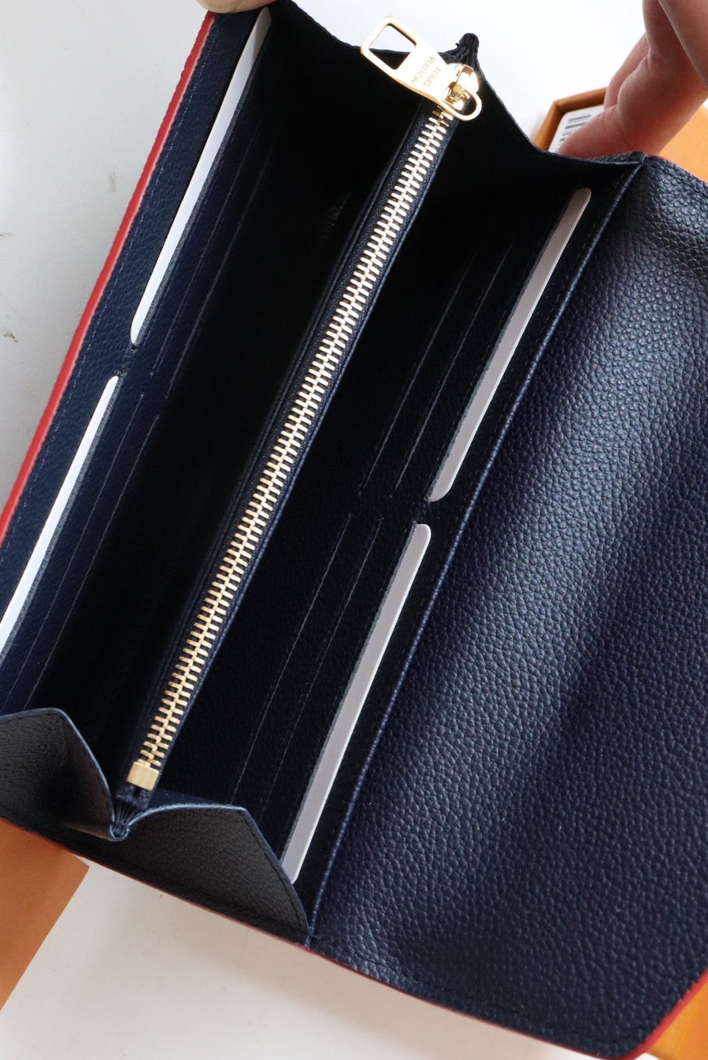 LV サラ ウォレット モノグラム アンプラント レザー 19cm ブラック レッド