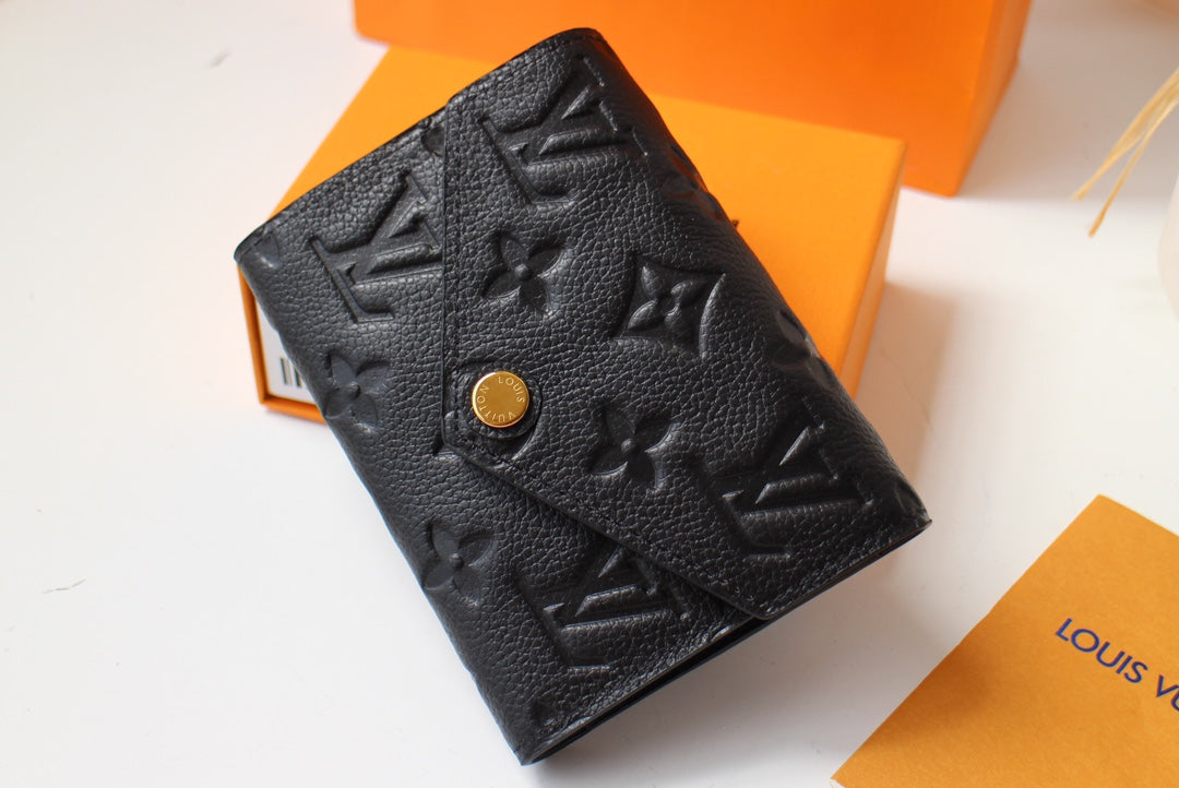 ヴィクトリーヌ ウォレット 12CM ブラック モノグラム アンプラント レザー