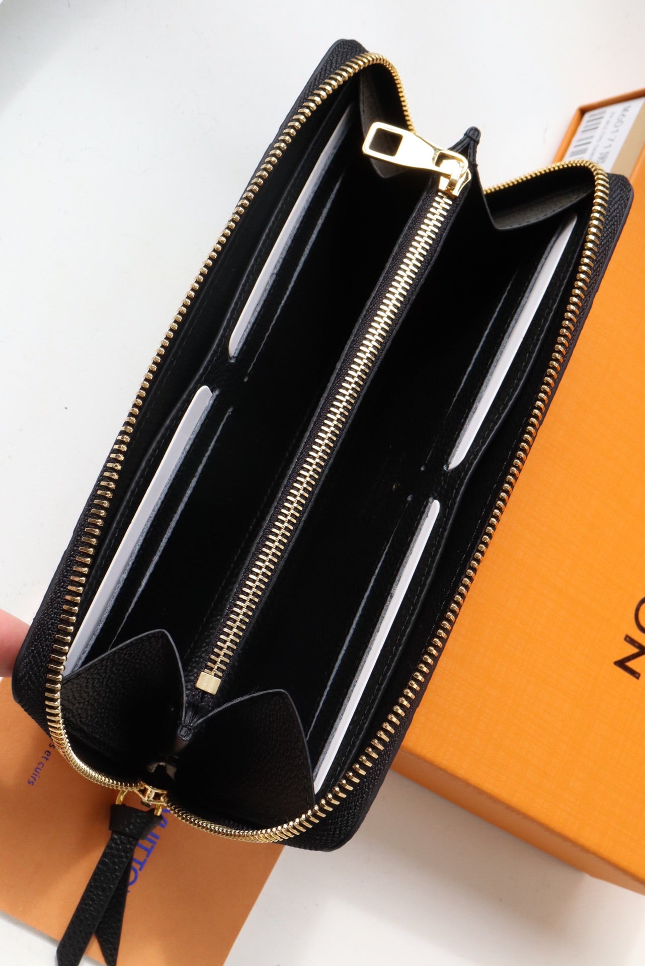 クレマンス ウォレット 20CM ブラック モノグラム アンプラント レザー