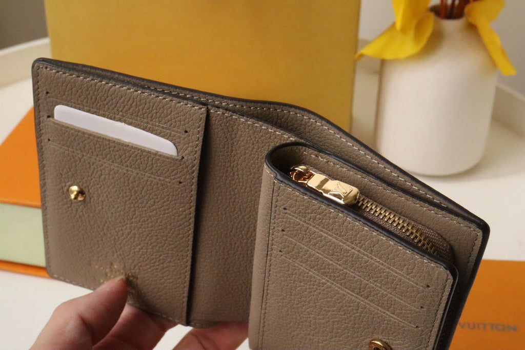 クレア ウォレット 12cm ベージュ ラージ モノグラム アンプラント レザー