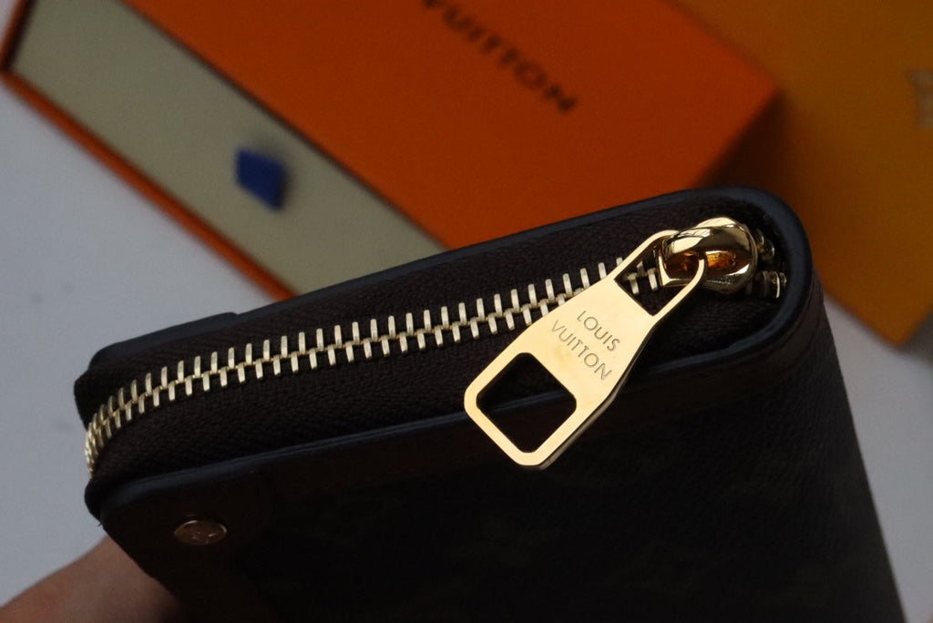 トランク ジッピーウォレット 19.5 ブラウン モノグラム キャンバス