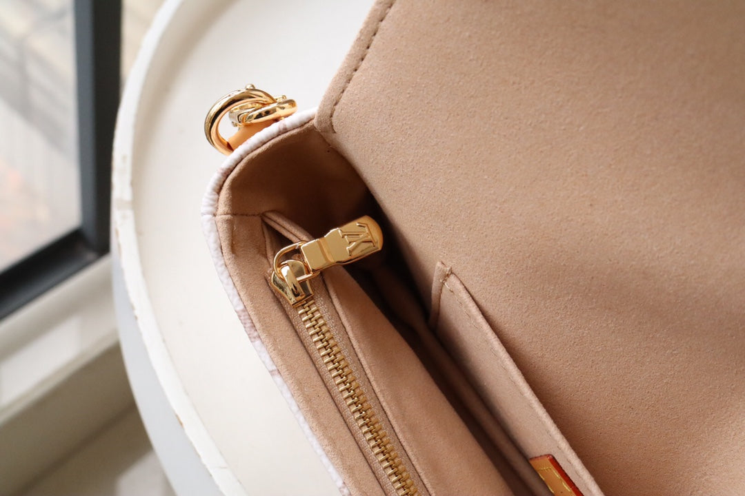 LV WOC 2WAYチェーン ホワイト ピンク レザー