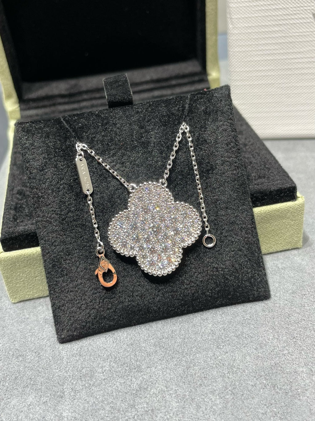 [⭐JeweliWhal]CLOVER 25MM LARGE PENDANT DIAMOND PAVED SILVER NECKLACE