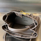 BV スモール アンダモ 25cm チョコレート ラムスキン