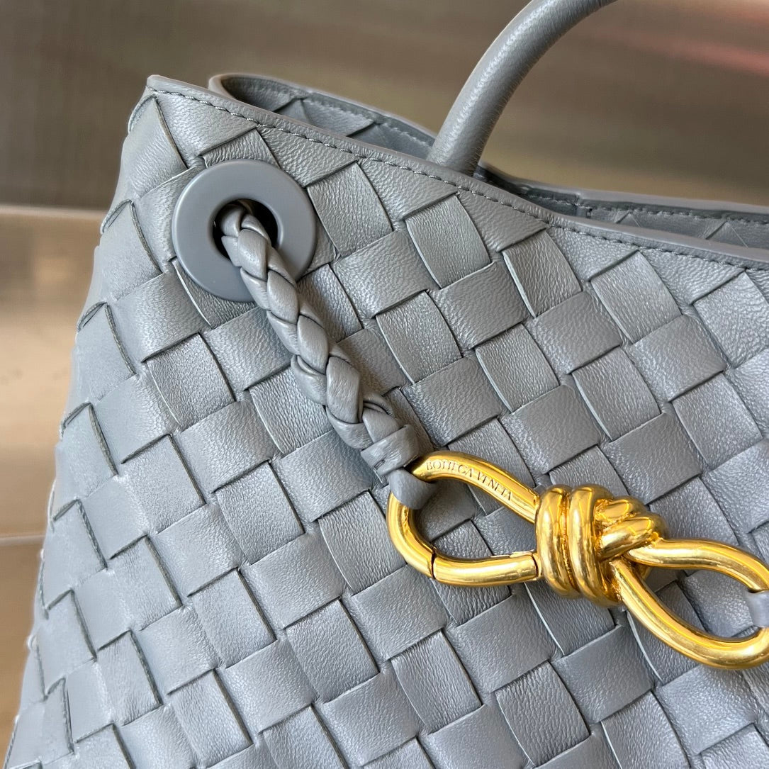 BV スモール アンダモ 25cm ダークグレー ラムスキン