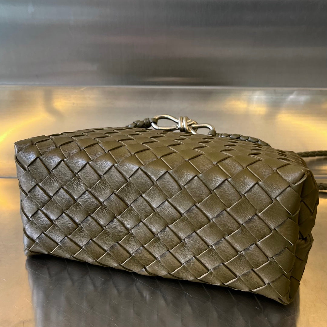 BV スモール アンダモ 25cm ダークオリーブ ラムスキン