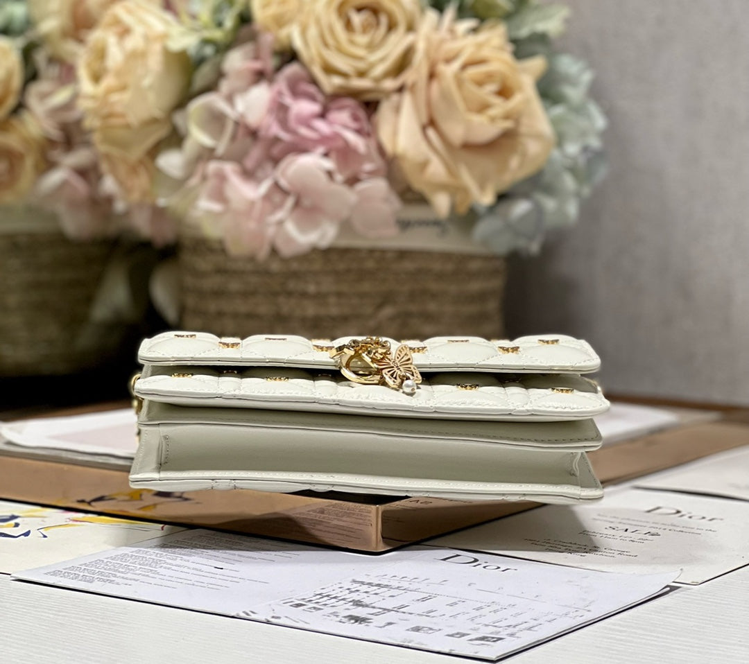 ミスレディ 21 バタフライスタッド ホワイト ラムスキン