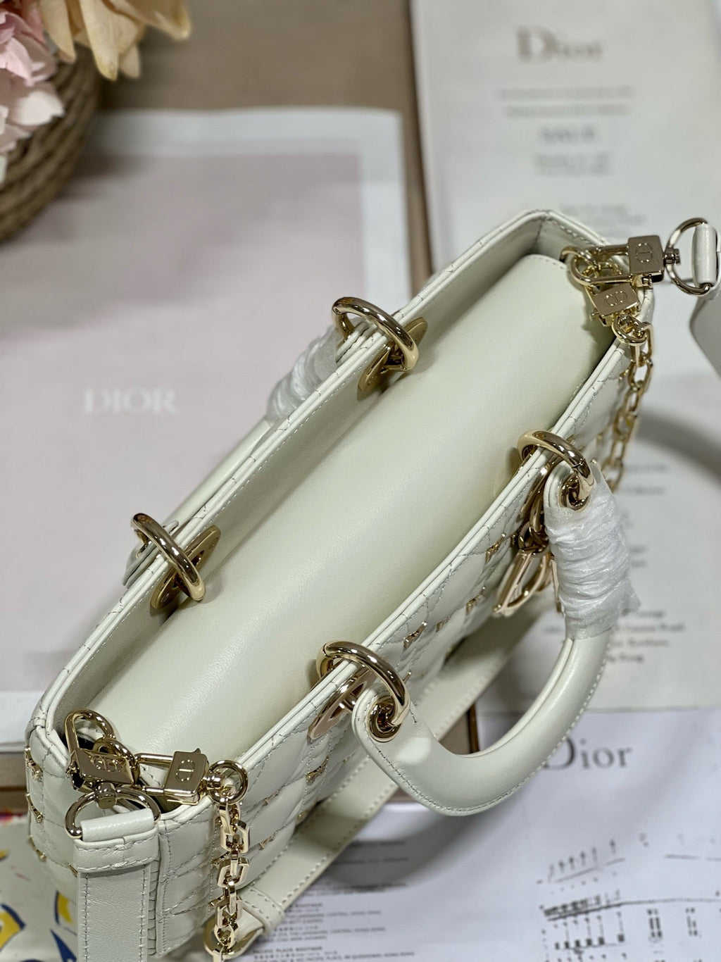 ミディアム レディ D-JOY 26 バタフライ スタッド ホワイト ラムスキン