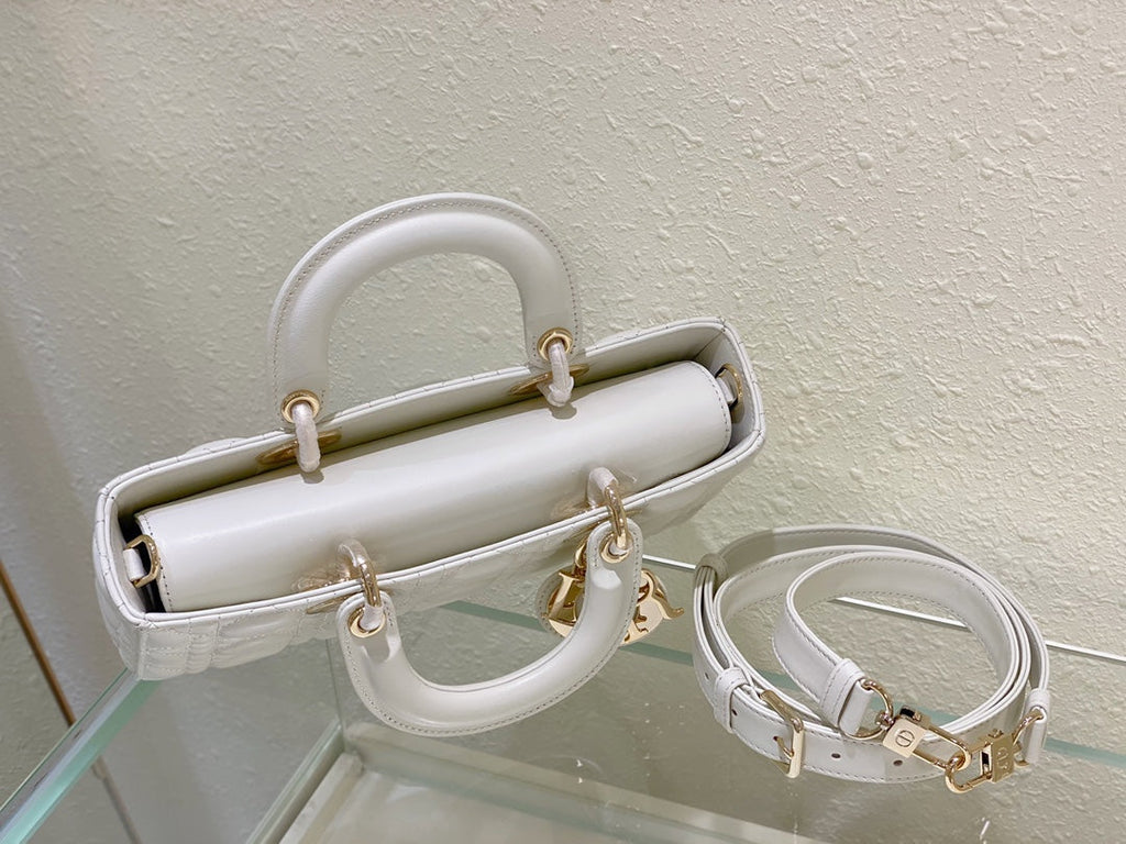 ミディアム レディ D-JOY 26 ホワイト ラムスキン