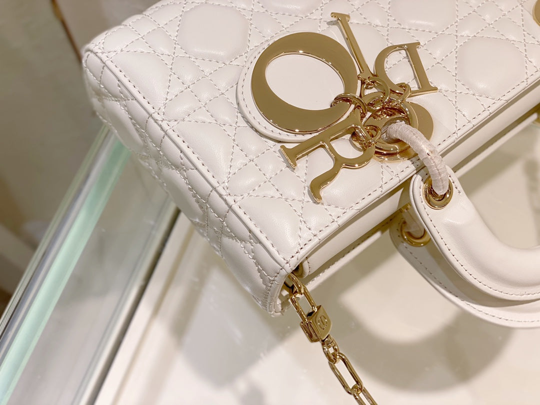 ミディアム レディ D-JOY 26 ホワイト ラムスキン