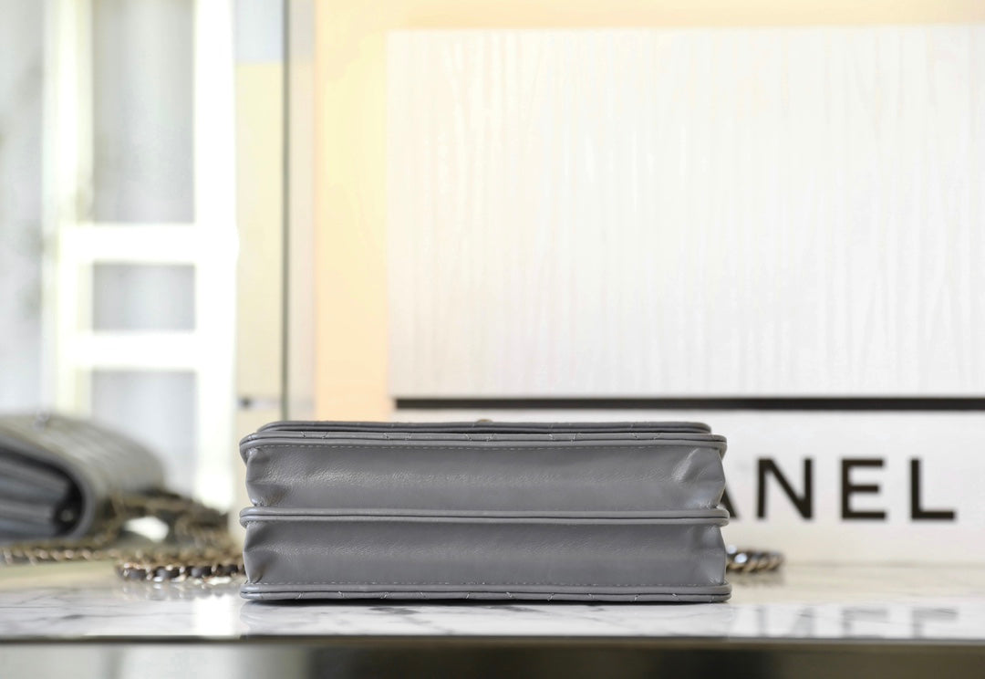 CC WOC 18.5 グレー ラムスキン シルバーハードウェア