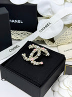 [⭐JeweliWhal]26C ピンクホワイト エナメル アイスクリームコーン ダブルC ブローチ