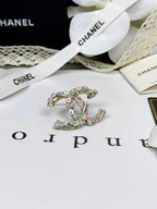 [⭐JeweliWhal]26C ピンクホワイト エナメル アイスクリームコーン ダブルC ブローチ